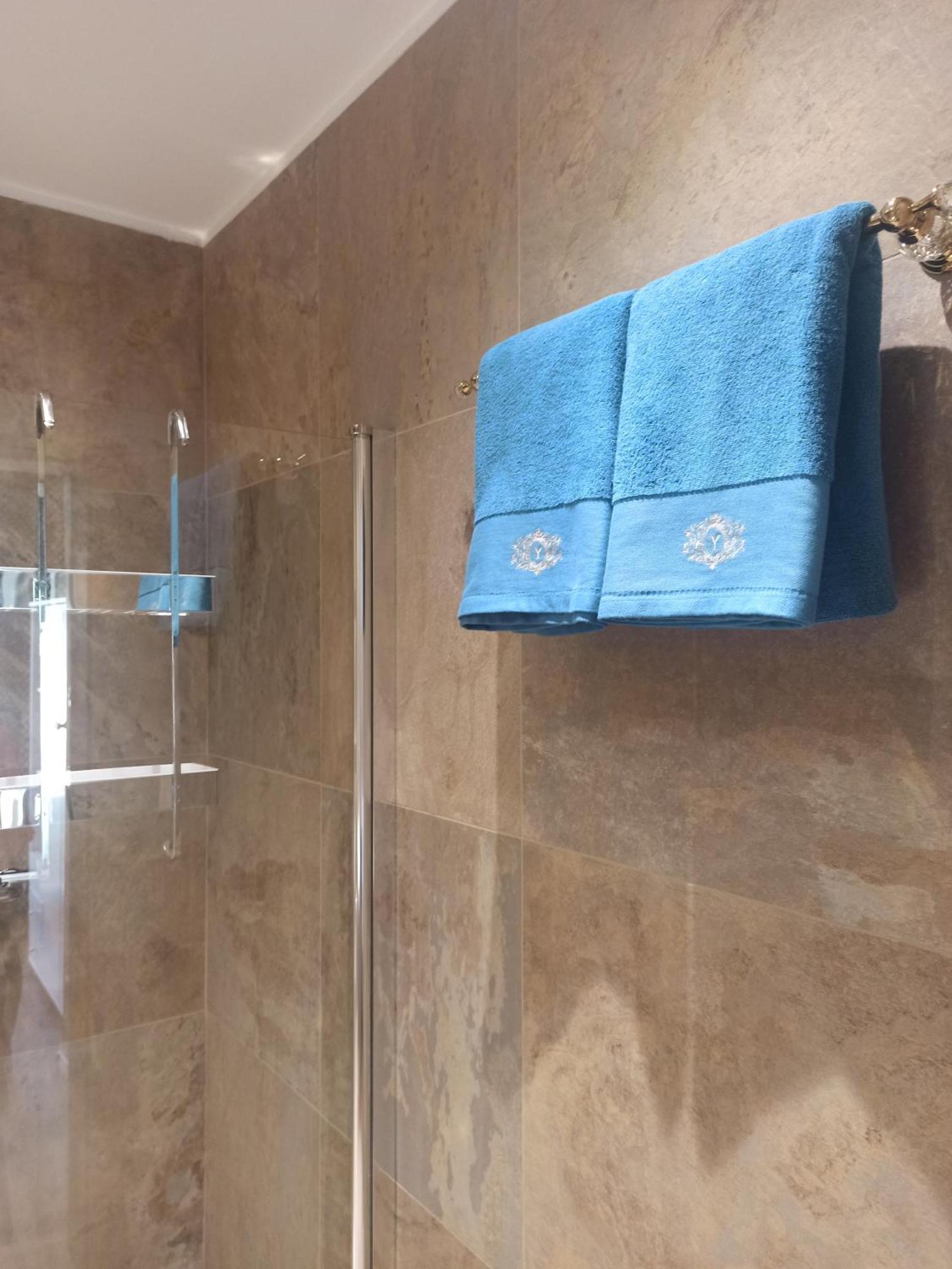 Adriaapart Vip Sukosan Bagian luar foto